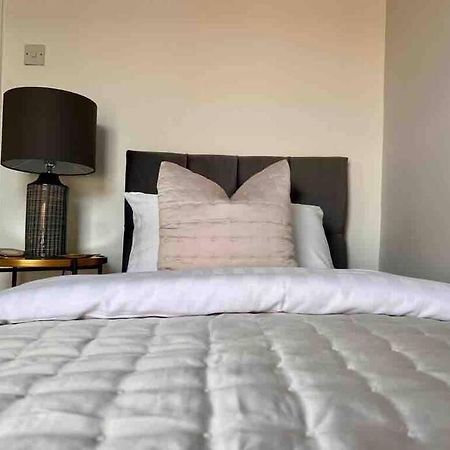 Anfield Home Sleeps 5 Close To Lfc Free Parking Liverpool Exterior photo