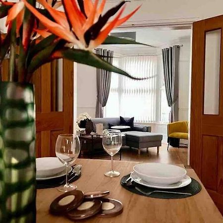 Anfield Home Sleeps 5 Close To Lfc Free Parking Liverpool Exterior photo